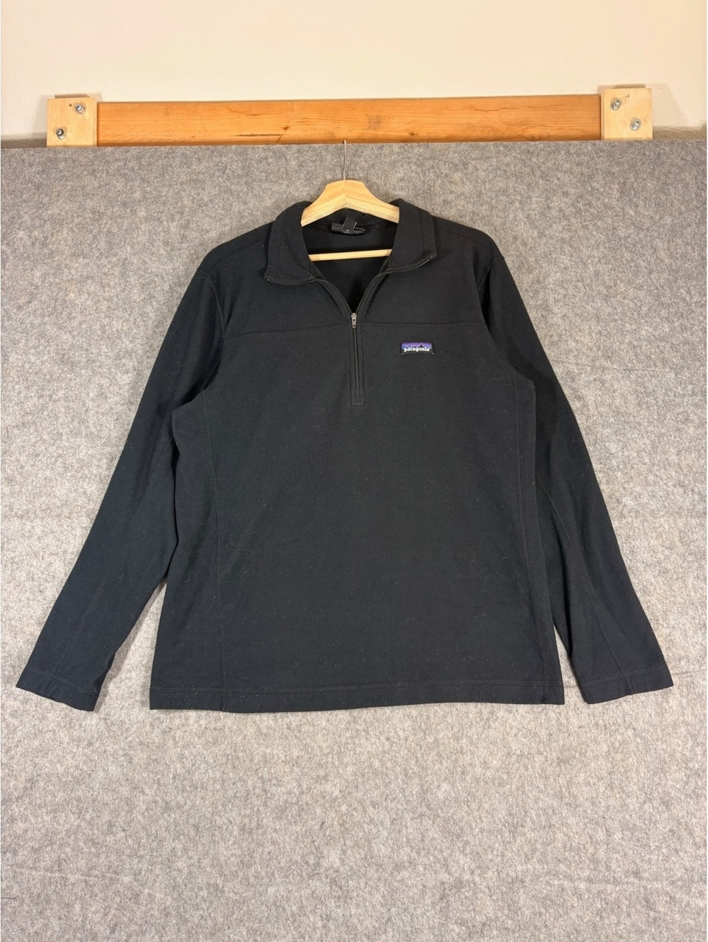 Patagonia black quarter-zip fleece womens size large